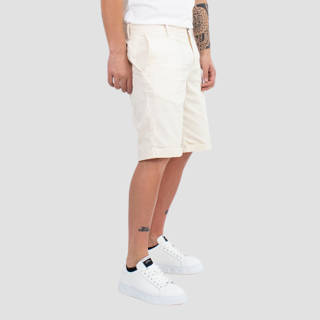 OUT/FIT - Short in cotone con borchia logo in metallo
