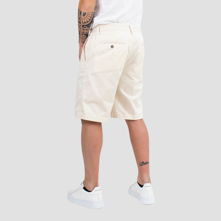 OUT/FIT - Pantalones cortos de algodón con tachuelas metálicas con logotipo