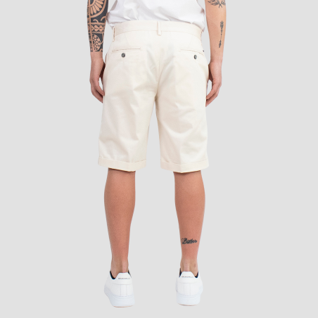 OUT/FIT - Pantalones cortos de algodón con tachuelas metálicas con logotipo