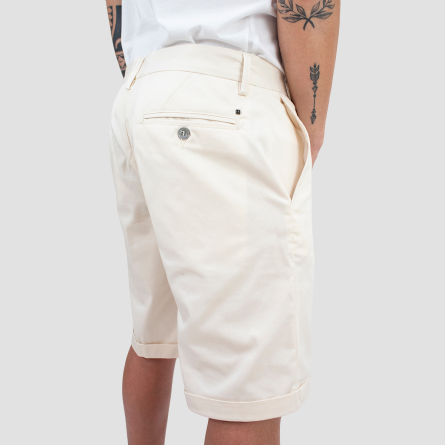 OUT/FIT - Short in cotone con borchia logo in metallo