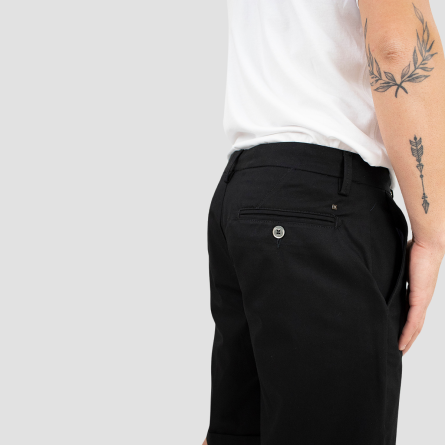OUT/FIT - Pantalones cortos de algodón con tachuelas metálicas con logotipo OUT/FIT - Pantalones cortos de algodón con tachuelas metálicas con logotipo