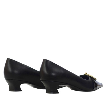 EXÉ - Décolleté avec boucle ornementale