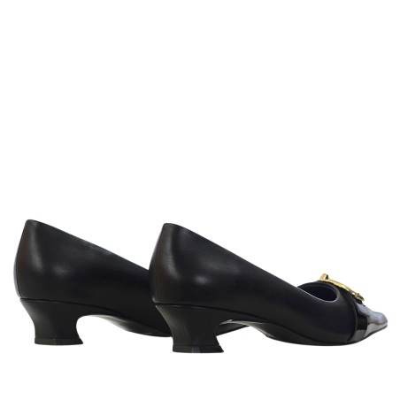 EXÉ - Pump with ornamental buckle