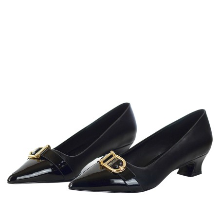 EXÉ - Pump with ornamental buckle