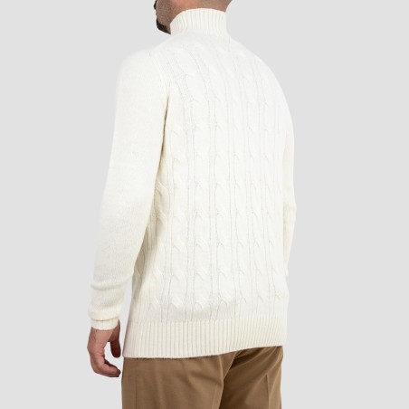 OUT/FIT - Rollkragenpullover mit Zopfmuster