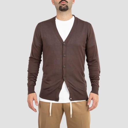 OUT/FIT - Strickjacke mit sechs Knöpfen