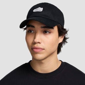NIKE - Dekonstruierte Mütze mit gesticktem Aufnäher