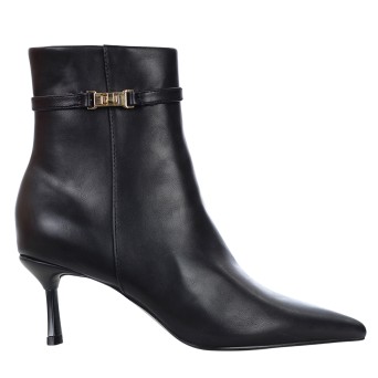 Scopri la nuova collezione scarpe e sandali exe online CristianoShop la moda in un click