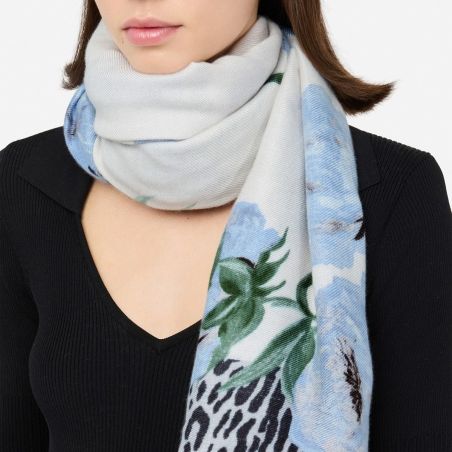 LIU JO - Estola con estampado animal floral y bordes deshilachados