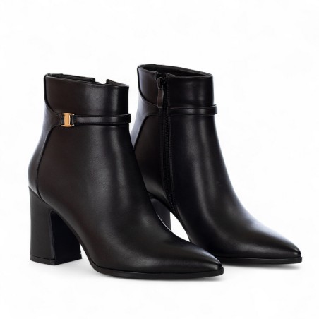 EXÉ - Kunstlederstiefelette mit Zierschnalle