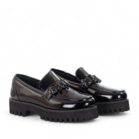 EXÉ - Mocasín de piel sintética con estampado de cocodrilo y tachuelas EXÉ - Mocasín de piel sintética con estampado de cocodrilo y tachuelas
