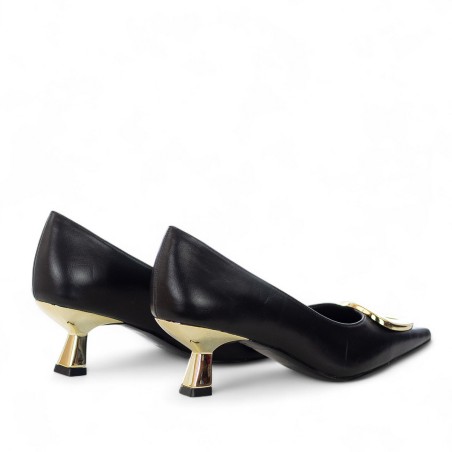 EXÉ - Pump with ornamental accessory