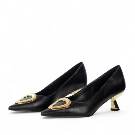 EXÉ - Pump with ornamental accessory