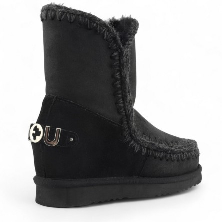 MOU - Kurzer Stiefel Eskimo Inner Wedge Short Big Metal Logo MOU - Kurzer Stiefel Eskimo Inner Wedge Short Big Metal Logo
