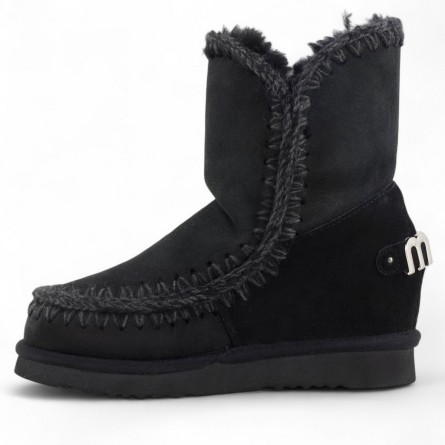 MOU - Kurzer Stiefel Eskimo Inner Wedge Short Big Metal Logo MOU - Kurzer Stiefel Eskimo Inner Wedge Short Big Metal Logo