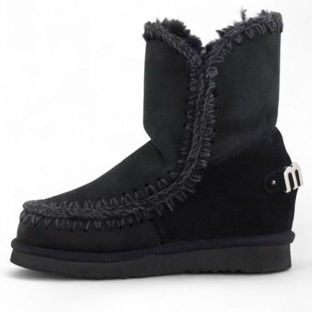 MOU - Kurzer Stiefel Eskimo Inner Wedge Short Big Metal Logo