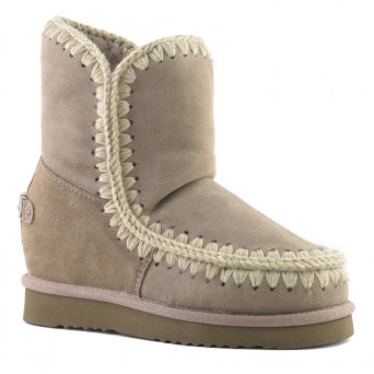 MOU - Kurzer Stiefel Eskimo Inner Wedge Short Big Metal Logo 2