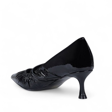 CHICONIC - Pumps aus Lackleder mit Schnallen