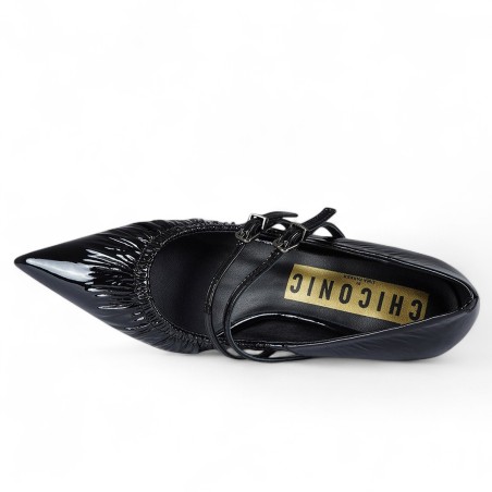CHICONIC - Pumps aus Lackleder mit Schnallen