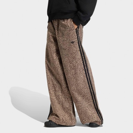 ADIDAS ORIGINALS - Pantalón vaquero Firebird Oversized AOP