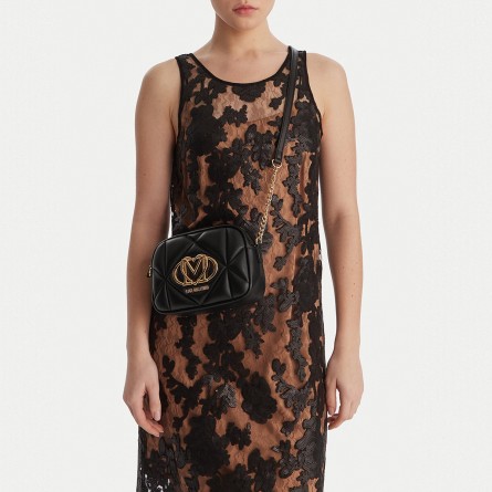 LOVE MOSCHINO - Gesteppte Umhängetasche mit eingraviertem Logo