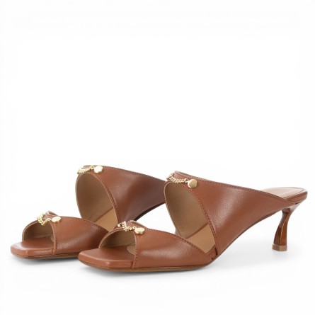 WO MILANO - Sandalo in pelle con accessori ornamentali